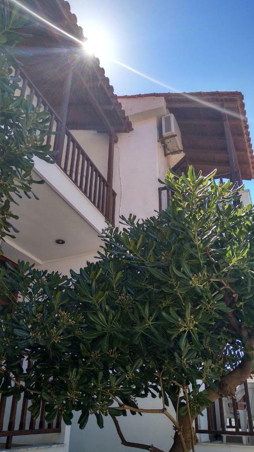 Ilaira Aparthotel Skala Eresou Bagian luar foto